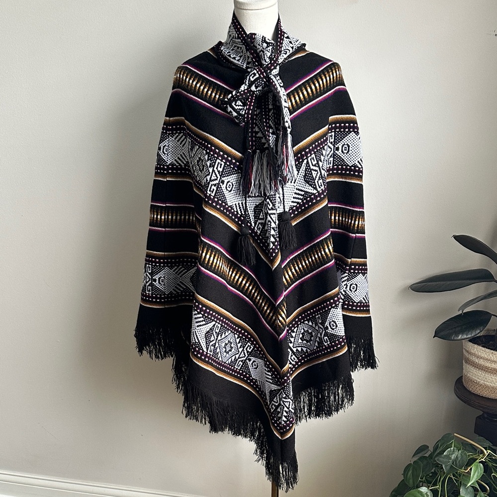 100% Wool Poncho Bow Tie Front Fringe Hem Western Festival Lagenlook Boho Fish